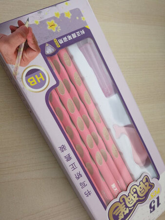 不错的铅笔，实际颜色是粉色，很好看