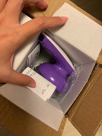 宝贝非常的好 包装好 物流配送也很快  东西很小巧  买的是加五个刀头的 这个非常方便携带  是按钮形状的开关 很新奇 剃毛效果也非常好的 自动保护功能很强大 开盖就会停止转动 非常安全 非常推荐这个产品