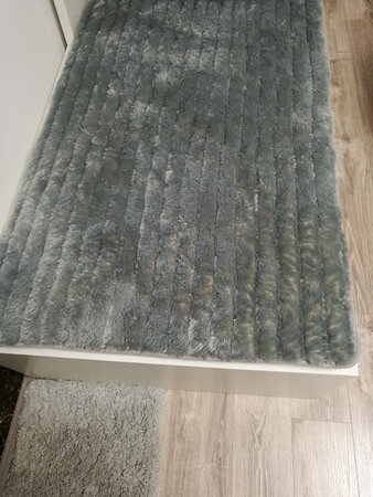 适用场景：放在客厅，很适合
舒适程度：看着好看时尚简约，坐上很柔软够厚舒适
其他特色：客服很贴心，定做尺寸大小合适
大小尺寸：适合
清洁难易：可以