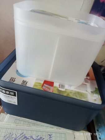 颜色比较深，和拍的不一样！无异味，有色差！其他很好！