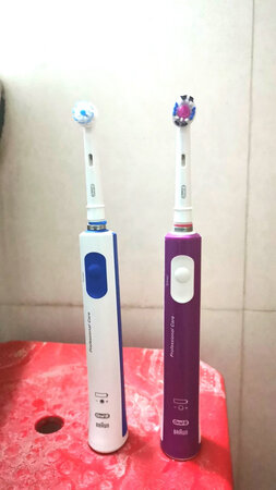 听大家介绍，这个牌子的电动牙刷好用，买了两把，一个女儿用，开始不习惯，觉得震动大，现在习惯了，觉得好用，比传统牙刷干净，而且充一次电可以用一周。