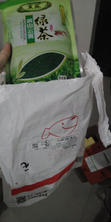 如图，就一个塑料袋在外面套着，双十一有快递多 全成碎的了