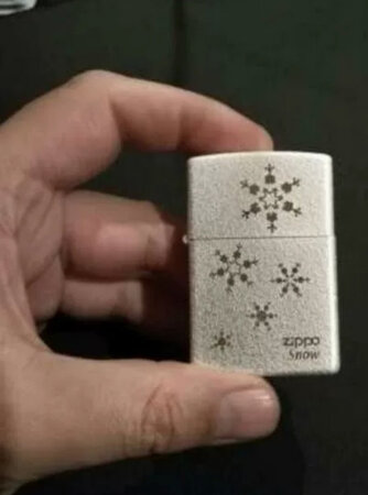漂亮 表面跟别的不太一样 漂亮的白银色
