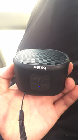 不错的音响，很值得购买，应该是出口版的，做工和音质都很好，特意用了一个月才来评价的，电池容量也够用！