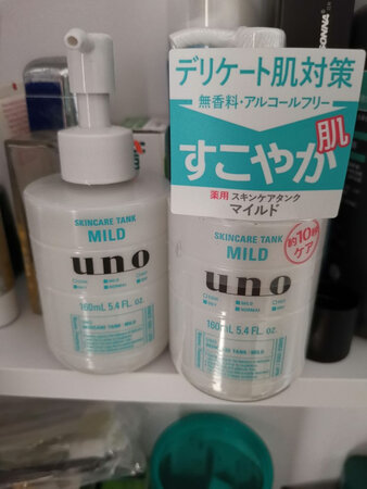 这款基本上是一款懒人乳液，因为男生不像女生那么耐心，不会在护肤上花太多时间。因此这款乳液基本上就集合了爽肤水、护肤乳及须后护理这三种主要功效。一瓶就能解决的事，男生是决不会花两瓶时间的。所以呢，女生如果要给男票们买护肤品的话，使用方法越简单越好哦。