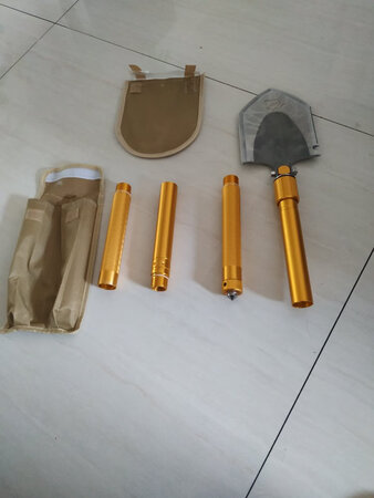 产品重量：压手感觉，真材实料。
适合人群：有车一族用安全锤，钓鱼一族用锹挖钓位
便捷性能：小巧、灵活、多变、收纳简单
适用场景：野外求生好帮手，喜欢的人值得拥有！
产品材质：有锰钢、有合金