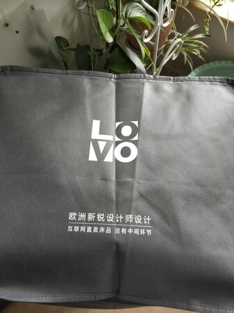 一直想买蚕丝被，这次双十一，买了两根，不知好不好，用过才知道，拆开看过了，手感不错，也没啥味道