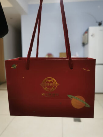小，携带方便，红配绿，颜色超美
做工质感：金属质地，上档次
音质音效：听起来不错，大小声音可调节