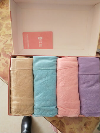 用了以后才来评价。穿着很舒适。也是自己喜欢的颜色。还有一定的弹性。