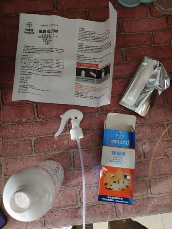 拜耳大品牌，没有刺鼻的味道，喷过的地方也没有残流痕迹，很好用，效果好。