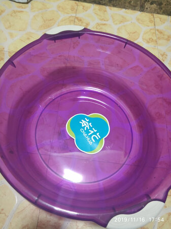 快递包装，一层保鲜膜包起来的，挺好，保证到手商品干净。商品包装，一个大的透明背心袋。商品质量，这个就非常让人不爽，描述与实际商品严重不符，描述原生pp，实际商品除了一个随意的标签以外没有任何地方显示为pp，更不要说原生pp。一般塑料，pp，原生pp，差异非常大，不论是价格，质量，安全。严重不推荐。望京东严肃处理虚假宣传。