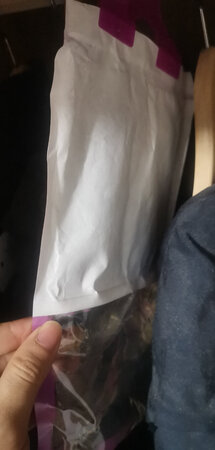 使用效果：主要是防霉防蛀然后保持干燥
祛除甲醛：没有这方面效果的
使用感受：很好使用方便 效果持久
适用人群：所有人群
适用场景：家庭橱柜衣帽间或者邮票纸类藏品
其他特色：主要是性价比高实惠经济耐用