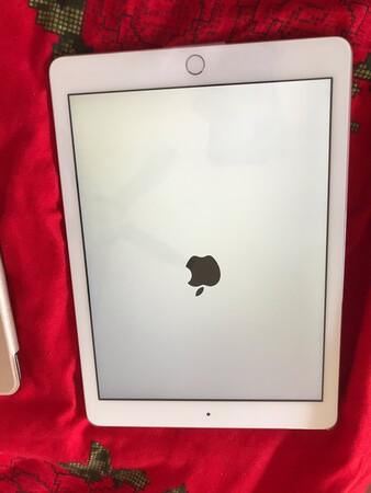 很惊艳！ipad就是大气上档次！触感很棒，手感很好！运行也非常流畅，屏幕清晰反应快！很满意的一次购物！