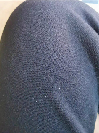 还可以挺舒服的 摸起来很柔软 穿着也很暖和 没怎么掉毛还不错