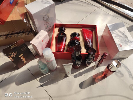 第一次在网上买这么多的护肤品。很惊喜呀！一直都喜欢美肤宝的产品。谢谢老板的细心介绍。等用过了再来追评