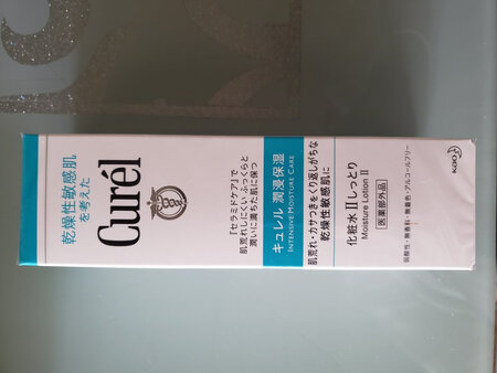 一直用珂润，补水效果好，也很清爽