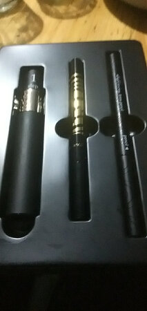 很好用！和介绍的一样防水，还送了眼线笔和眉笔