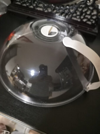 大小放微波炉里刚刚好。透明度也挺高。收口及把手的做工略显粗糙。否则，就显高档了。