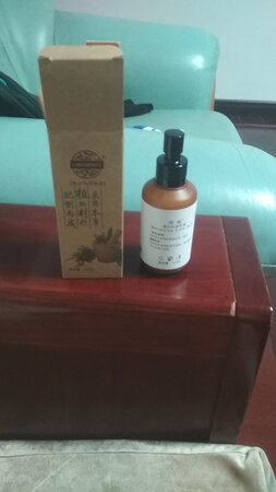 乳液开始用了，保湿效果很好，也很清爽，不油腻，很舒服，谢谢卖家