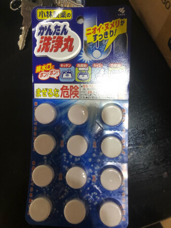 日本小林制药的产品，一共12颗，全家各个排水口都用过去正好可以用两次。家里排水口都没堵，所以是买来保养用的，清洁除菌，至于效果，真的不太清楚，因为是家里排水口都没问题，预防用的，去味还是有效果的，相信小林制药的东西应该不错。