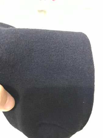 里面不是纯棉的，百分之70棉，没有任何图案，拿一个小袋子装着，