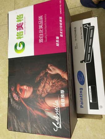 1号下午下的单，本来说是2号到的！可2号只给我寄了个小礼品！有点失望。一开始下单的是另一个品牌，因快递慢所以取消了，了解后和看到这个是京东仓库发货，而且是第二天就能到，就下了这个品牌的产品。
  分两个快递发，有点感觉太浪费了！主品3号下午到了，晚上回来安装上试一下机，复印出来非常清晰，很满意。下次再更换还买这个品牌。