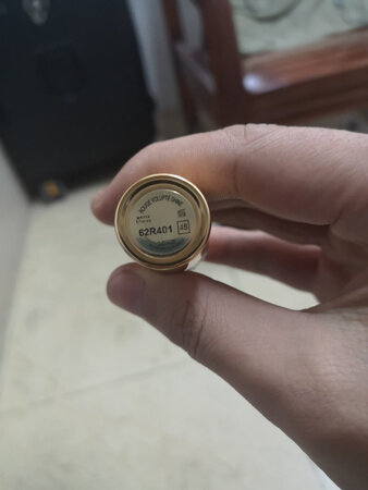 自营不担心有伪品，打开一口淡淡的清香。缺点就是什么都不送，一直都是光杆司令哈哈。不过这也是特色，买之前都是知道的，这次自营够了十来支，就是相信没有假货。
