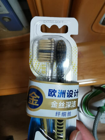 这个是正常刷头尺寸，刷毛软硬适中。家里有人觉得软，我认为正好。