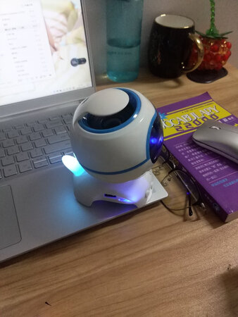 外形外观：很好看，可爱
做工质感：质量很好，音质也好
音质音效：音质很好
安装难易：链接蓝牙很容易
其他特色：总之很值得入手