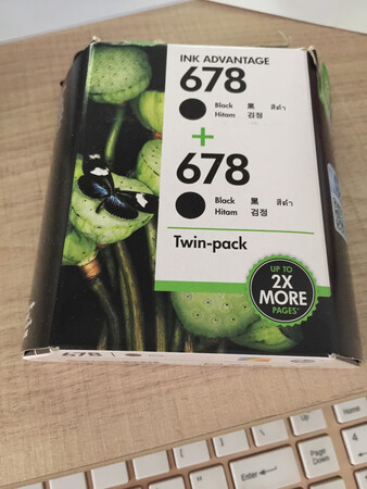 买了两盒打9.7折很划算，而且墨盒是原装的，一放进打印机里就提示是原装正品，而且很耐用，已经多次购买，是老顾客了。
