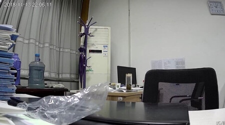 我是我们村第一一个在网上上买东西的人。这里大部分人是不网购的。他们买东西价格一般不超过五块，听说我在网上买东西后，整个村都震惊了，村长跑到我家里对我爸说我是不是疯了?说这日子没法过了，让我出去租房子住，面对重重压力，我坚持要买。 我举着它，骄傲的站在村口，他们就跳井，吓得我赶紧收起宝贝， 挤出人群落荒而逃。为测试我立刻去我们村高达100米山上村长家客厅里测试宝贝效果，用完后，在全村人羡慕的目光中，仰首挺胸扬长而去。。。/我最美
