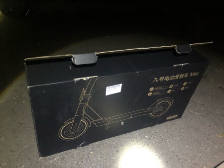 很大很重，看起来质感很好，就是太大小孩不能玩