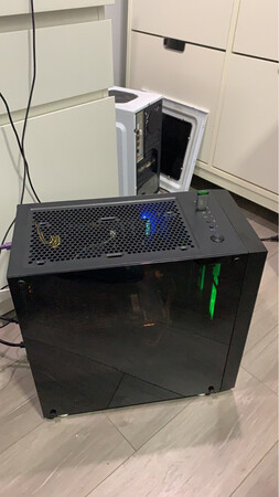 稳定性能：稳定性能好 航嘉品质 机箱和电源十几年了只认航嘉
静音效果：的确比一般的电源要静音
散热效果：应该还不错  设计的很合理
外形外观：电源需要什么外观吗 放在里面又看不到
产品包装：包装很不错  就是说明书有点简陋 配的图片真的是很糊很糊了.
唯一遗憾的事没有总开关的设计 不过这个也因人而异  电源似乎和路由一样不需要这个总开关设计  这么说呢 该有的线都很全 长度也很合适 质量也不错 唯一缺陷就是说明书 对小白不太友好 打9.9分 扣0.1分给说明书