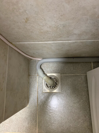 西门子的电机早有所闻，这次购入，进水管是6分的，排水管是欧标的，因为6分的~化头还未到，不能试水，但脱水1250~，试了下，有点声音。西门子的产品信得过，原来在西门子和博世之间犹豫，最后还是根据功能选择这款。物流很好，两天就到货，并送到家，放到位。购物体验很满意！