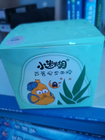 已经用过一段时间才来评价 确实物美价廉 值得推荐
产品质感：产品滑滑的 涂在脸上凉凉的 很舒服
贴合效果：贴合效果也十分棒
适合肤质：我是油皮 使用没有负面影响 很好 温和不刺激
其他特色：味道淡淡的清香 很好闻