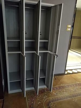 物流速度非常快，当天拍就发货了，产品质量很好，物流运输一点漆都没有碰掉，里面挂衣空间也蛮合适的，五星好评下次还来