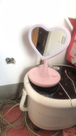 很不错，又能当台灯，还能当化妆镜，老婆很喜欢，哈哈哈哈哈哈