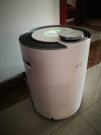 外形设计：外形很不错，很美观。
净化效果：还没使用，具体等后续再评价
噪音大小：移动的声音稍微大点，净化声音还行
安装服务：安装简单，自己就可以弄
操作难易：操作简单便捷，不复杂
其他特色：整体来说还是比较满意的，包装很结实，具体情况等使用后再继续评价。可以唯一遗憾的就是这台是去年9月份生产的，时间跨度感觉有点长了。