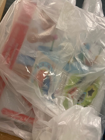 Hapa的品质值得信赖，给小宝宝的礼物，信赖大品牌的质量，安全无味。。
我们家女儿从小开始就是hapa家的粉丝，每逢活动必入手一些。。
玩具色彩也丰富，多元化功能玩具，满足小宝宝的需求。玩得开心，家人也放心