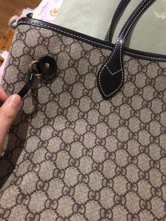 外观颜值：搭配方便
材质手感：细节处理很好，拉链很好的手感