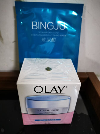 玉兰油美白润肤霜，包装好，质量不错，价格实惠，发货快，我非常满意。
