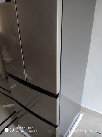 服务热情周到 送货师傅很热心，还挺负责任 冰箱买大一点 不过很实用，外观漂亮，新装修房里用的 等正式使用后再来追评 目前来说还是满意。好评！
外形外观：外观漂亮高大上哈！
容量大小：很大