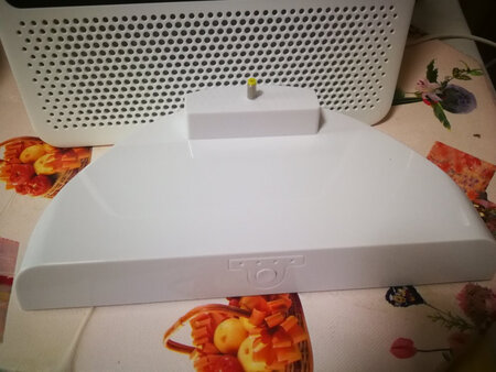 做工质感：做工精细
蓄电容量：蓄电容量很大
充电速度：充电速度很快
便携性能：便携性能稳定
抗摔能力：抗摔能力强
其他特色：最大特点就是方便移动，可以携带小度出门！不用总插着电！