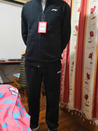 衣服还不错，比较合身！应该是正品