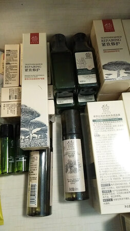 货收到了，现在才想起来来评价，双十一囤货中。物流速度也算是很快的，卖家很用心，包装严实。还给了很多的赠品，棒棒哒！还没使用，期待使用效果，以后继续支持。棒棒哒！