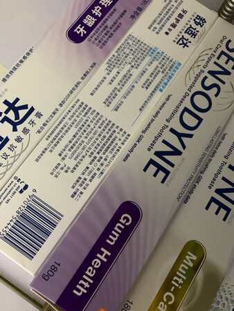 一直用舒适达，各种口味都用过，也没用出太大区别，不错就对了，。