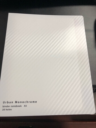 第二个国誉的本了，超级喜欢这个白色，还是国誉的纸最好，以后笔记本就用这个了，比心