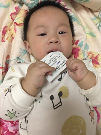选择家居服就是要奔着要舒适安全的，之前买的都是商场的牌子，价格普遍很比较高的 ，都可以买3 4套了，看着朋友推荐过来买了2套你家的，穿了几次 发现还不错呢，洗完也不会缩水不会硬帮帮的，面料是很舒适柔软，包装简约大方环保呢，尺码客服MM给我推荐的也很合适，居家穿太合适了，已给好评了