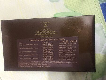 物流快服务好，赶在双十一优惠有礼品时候买了，包装精致很喜欢，赠品也是很贴心，京东自营店的应该是正品，用用再追评吧