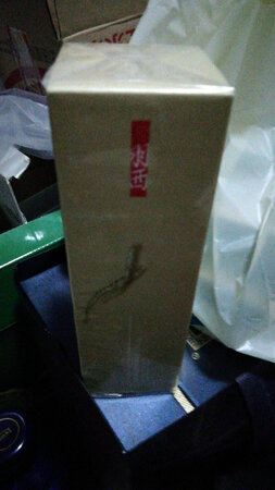 适合肤质：油性
补水效果：不错
产品香味：淡淡的虫草特有的味道
使用效果：很好